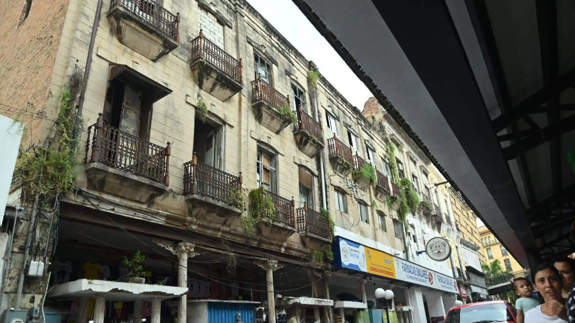 Era uno de los hoteles en ese tiempo que contaba con abanicos de techo y ventanas grandes 